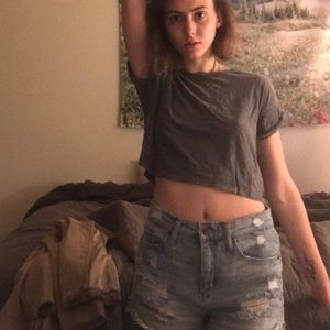 Cropped gray T-shirt